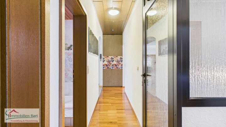 METTLACH-NOHN: WOHNHAUS MIT 2 WOHNUNGEN / GARAGE / GARTEN IN RUHIGER WOHNLAGE!