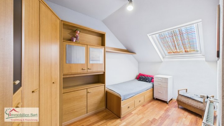 METTLACH-NOHN: WOHNHAUS MIT 2 WOHNUNGEN / GARAGE / GARTEN IN RUHIGER WOHNLAGE!