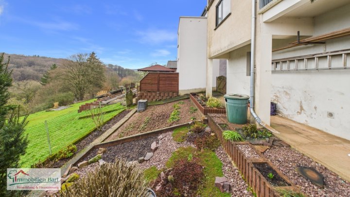 METTLACH-NOHN: WOHNHAUS MIT 2 WOHNUNGEN / GARAGE / GARTEN IN RUHIGER WOHNLAGE!