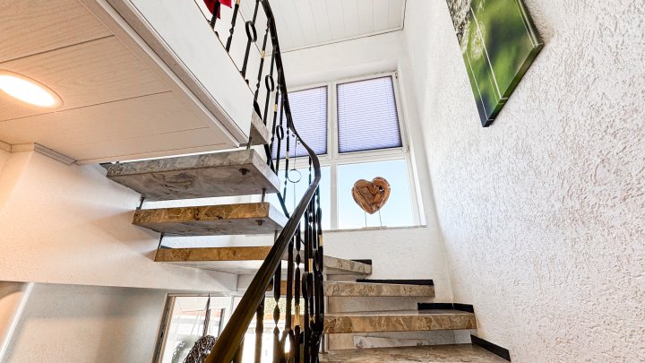 AM FASANERIEBERG - Freistehendes Einfamilienhaus mit Garage und Garten in Zweibrücken (Stadt)