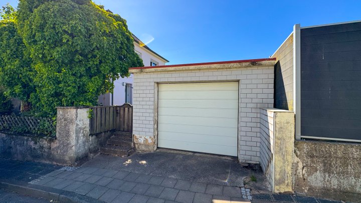 AM FASANERIEBERG - Freistehendes Einfamilienhaus mit Garage und Garten in Zweibrücken (Stadt)