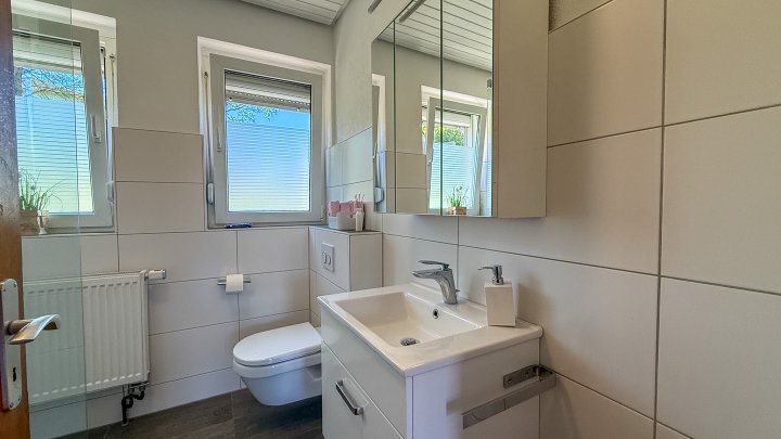 FAMILIENGLÜCK - Freistehendes Einfamilienhaus mit großem Garten und Garage in 66971 Wallhalben