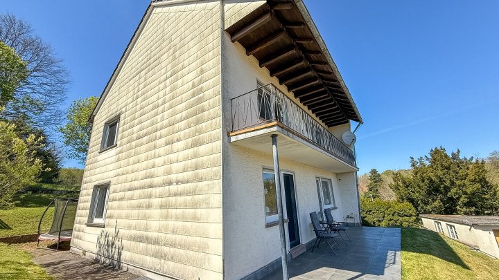 FAMILIENGLÜCK - Freistehendes Einfamilienhaus mit großem Garten und Garage in 66971 Wallhalben