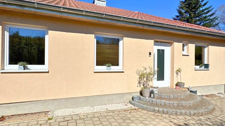 Freistehendes saniertes Familienparadies, mit Bauplatz in toller Lage von Riegelsberg