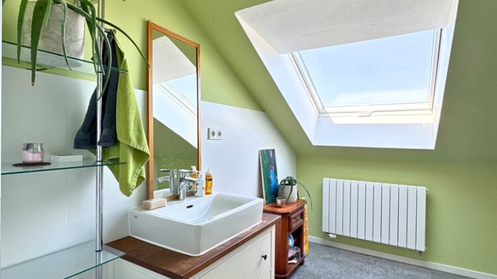 Freistehendes saniertes Familienparadies, mit Bauplatz in toller Lage von Riegelsberg