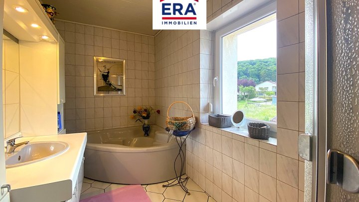 EIN-, BIS ZWEIFAMILIENHAUS MIT BAULAND, FREISTEHEND IN DALEM/FR, NÄHE SLS