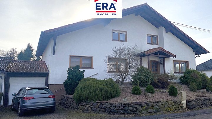 KEINE VERMITTLUNGSGEBÜHREN ! EINFAMILIENHAUS, FREISTEHEND,RUHIGE LAGE IN SCHOENECK/FR, NÄHE SB