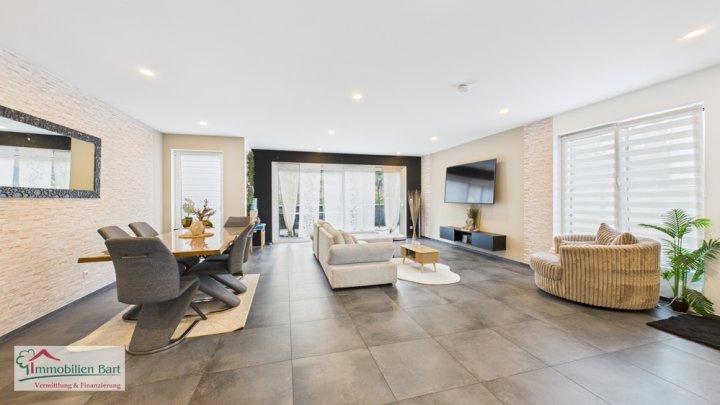 PERL-SINZ: MODERNE DOPPELHAUSHÄLFTE MIT HOCHWERTIGER AUSSTATTUNG UND GARTEN