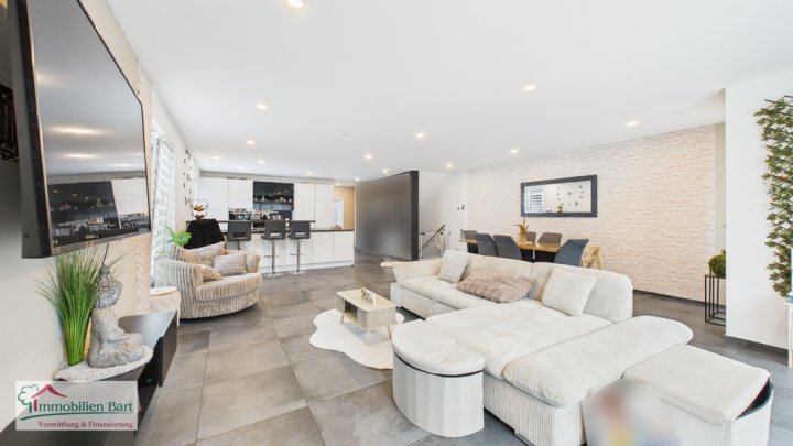 PERL-SINZ: MODERNE DOPPELHAUSHÄLFTE MIT HOCHWERTIGER AUSSTATTUNG UND GARTEN