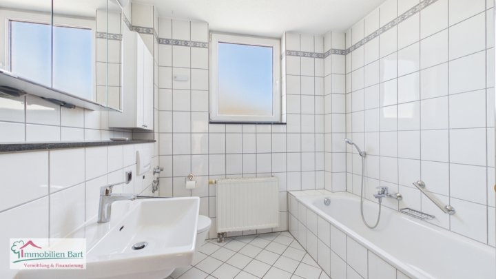GRENZE L-REMICH:

GEPFLEGTE WOHNUNG MIT 2 GARAGEN