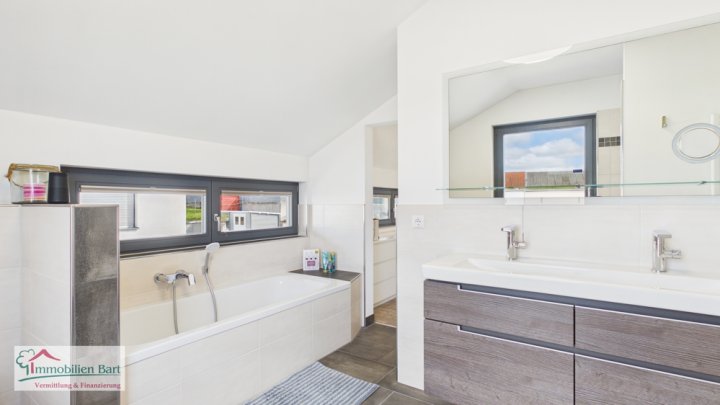 GRENZE LUXEMBURG: NEUWERTIGES A+ WOHNHAUS / 4 SCHLAFZ. / 2 BÄDER IN TOP WOHNLAGE