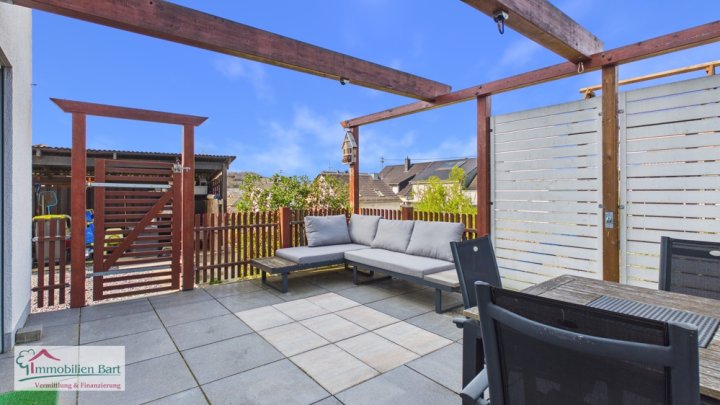 GRENZE L-SCHENGEN: WOHNHAUS MIT KELLER, 2 GARAGEN UND GARTEN IN TOP WOHNLAGE