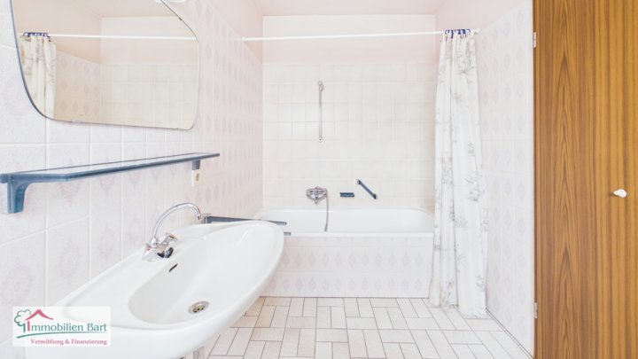 BESSERINGEN / HÖHENLAGE: BUNGALOW MIT ELW IN TOP WOHNLAGE