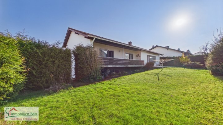 BESSERINGEN / HÖHENLAGE: BUNGALOW MIT ELW IN TOP WOHNLAGE