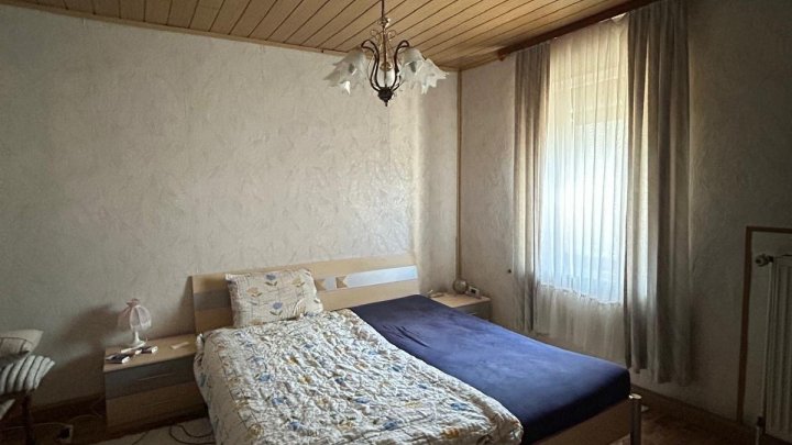 Renovierungsbedürftiges einseitig angebautes 1 FH mit Ausbaupotenzial in 66589 Merchweiler