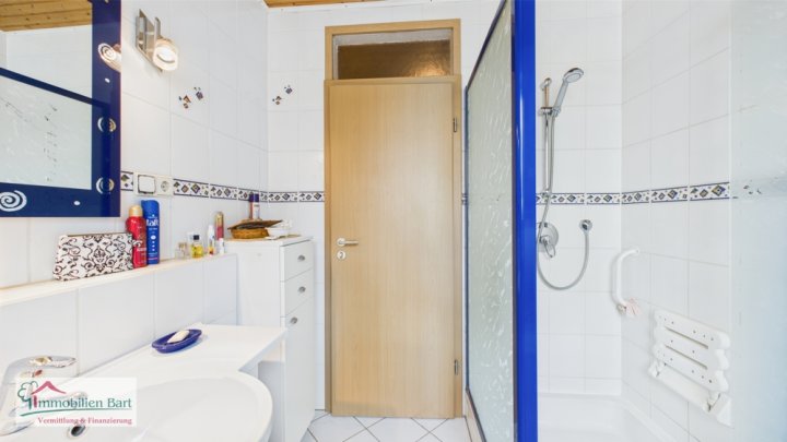 GRENZE L-SCHENGEN: GEPFLEGTES WOHNHAUS MIT GARTEN UND GARAGE