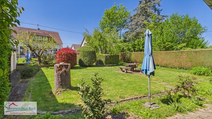 MERZIG-HILBRINGEN: CHARMANTES WOHNHAUS / PV-ANLAGE / GARTEN / GARAGE / TOP LAGE!