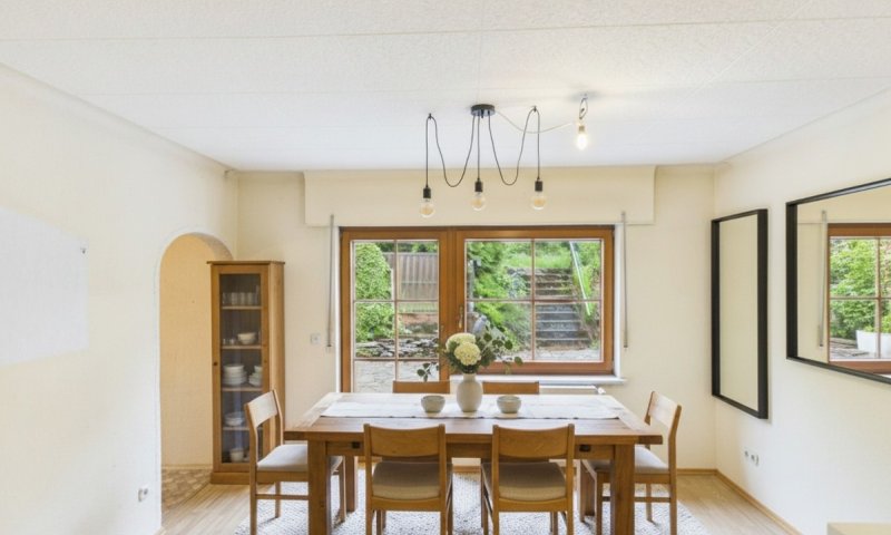 8 Zimmer mit großem Grundstück in begehrter Lage zu verkaufen