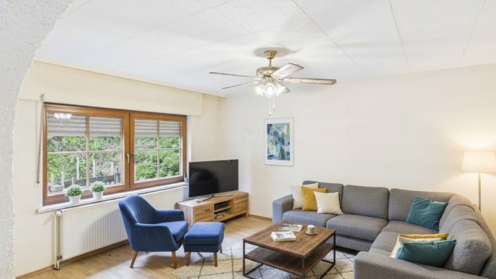 8 Zimmer mit großem Grundstück in begehrter Lage zu verkaufen