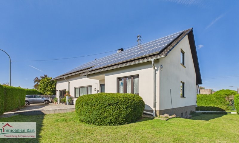 GRENZNÄHE LUXEMBURG: 2 WOHNEINHEITEN / PV-ANLAGE / 4 GARAGEN / SCHÖNER GARTEN IN TOP LAGE