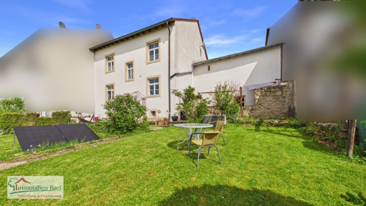 GRENZE L-SCHENGEN: EHEM. BAUERNHAUS MIT FLAIR/GR. GARAGE U. SCHEUNE/5 SCHLAFZ./ GARTEN NACH WESTEN