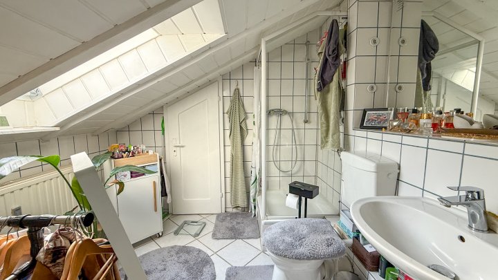 GROßZÜGIG - Einfamilienhaus mit Einliegerwohnung, Indoorpool und großzügigem Garten