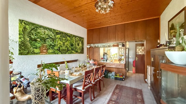 GROßZÜGIG - Einfamilienhaus mit Einliegerwohnung, Indoorpool und großzügigem Garten