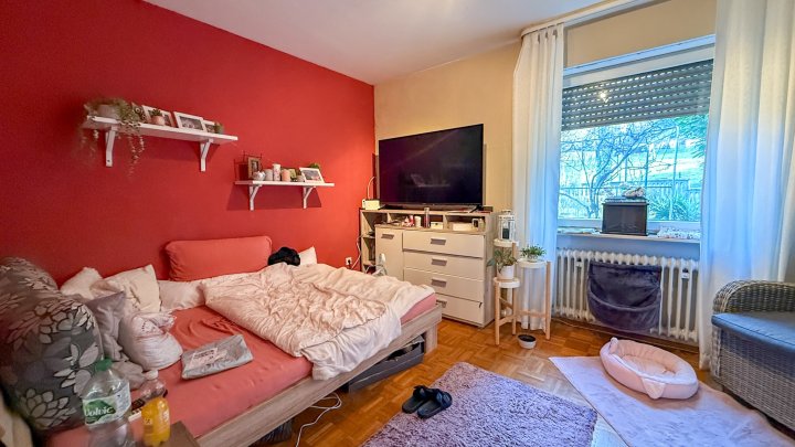 GROßZÜGIG - Einfamilienhaus mit Einliegerwohnung, Indoorpool und großzügigem Garten