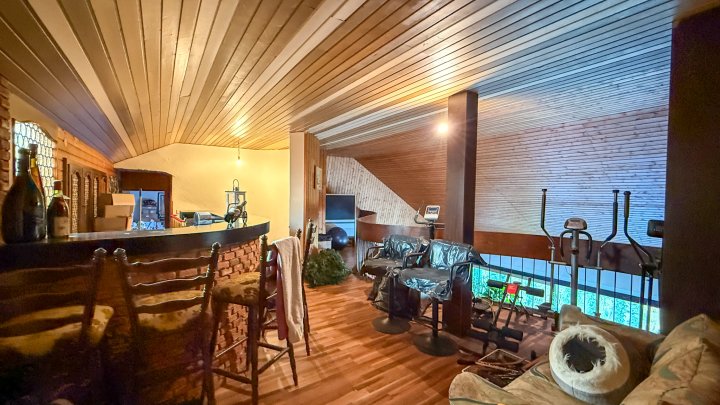 GROßZÜGIG - Einfamilienhaus mit Einliegerwohnung, Indoorpool und großzügigem Garten