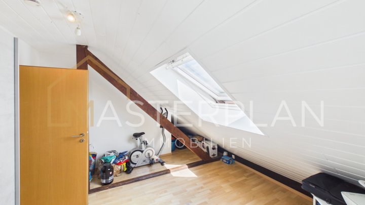 3 ZKB Dachgeschosswohnung mit Einbauküche