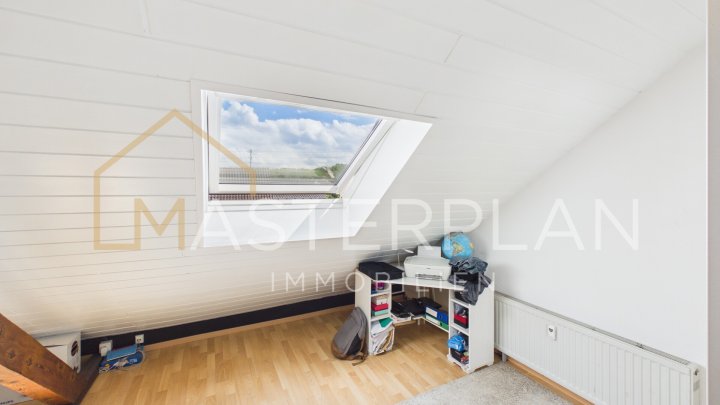 3 ZKB Dachgeschosswohnung mit Einbauküche