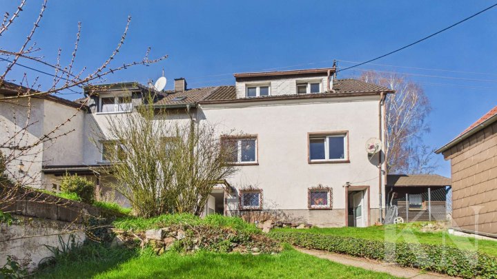 Großzügige Doppelhaushälfte mit ca. 166 m² Wohnfläche und vielseitigem Nutzungspotenzial