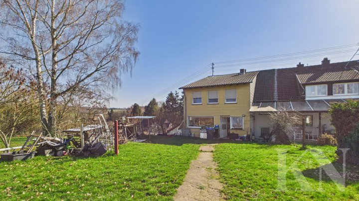 Großzügige Doppelhaushälfte mit ca. 166 m² Wohnfläche und vielseitigem Nutzungspotenzial