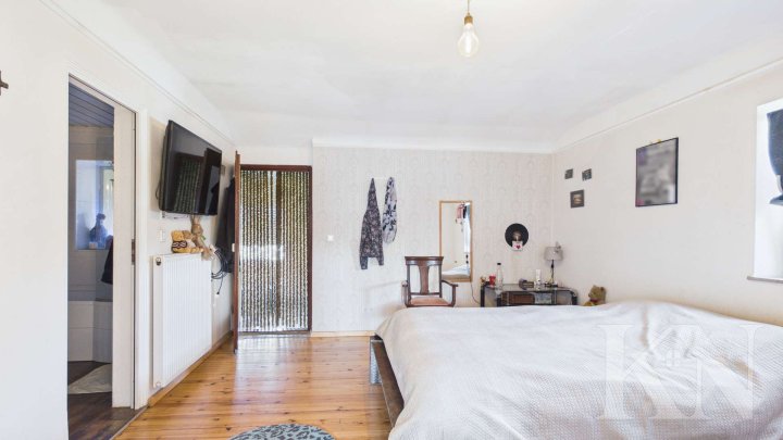Großzügige Doppelhaushälfte mit ca. 166 m² Wohnfläche und vielseitigem Nutzungspotenzial