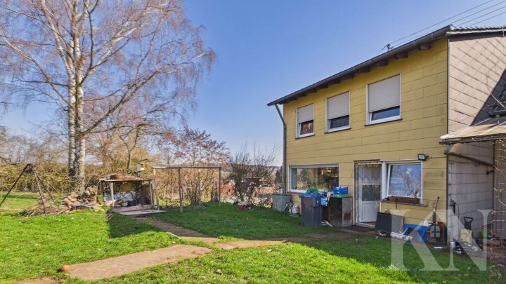Großzügige Doppelhaushälfte mit ca. 166 m² Wohnfläche und vielseitigem Nutzungspotenzial