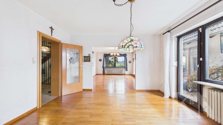 Freistehendes Einfamilienhaus in ruhiger Feldrandlage von Püttlingen – Platz für die ganze Familie
