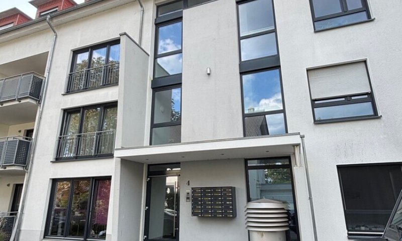 Luxuriös ausgestattete 2-ZKB mit Balkon + EBK  *provisionsfrei*
