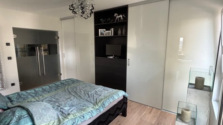 Luxuriös ausgestattete 2-ZKB mit Balkon + EBK  *provisionsfrei*