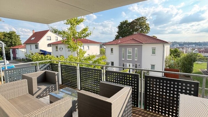 Luxuriös ausgestattete 2-ZKB mit Balkon + EBK  *provisionsfrei*