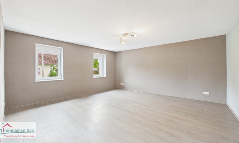 GRENZNÄHE LUXEMBURG:

90 M2 WOHNUNG / 2 KFZ-STELLPLÄTZE UND BALKON!