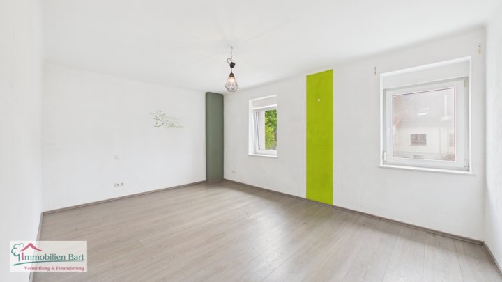 GRENZNÄHE LUXEMBURG:

90 M2 WOHNUNG / 2 KFZ-STELLPLÄTZE UND BALKON!