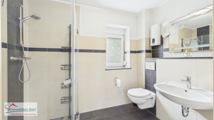 GRENZNÄHE LUXEMBURG:

90 M2 WOHNUNG / 2 KFZ-STELLPLÄTZE UND BALKON!
