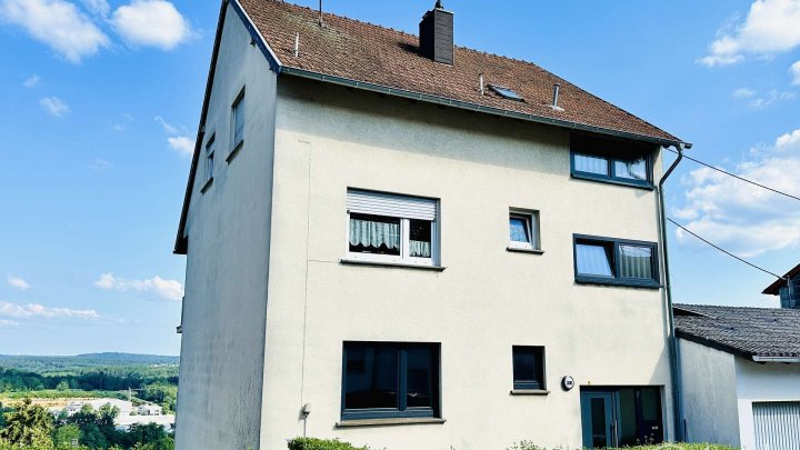 Erstbezug nach Sanierung -  ab September - Helle 2-Zimmer-Wohnung mit Balkon und Panoramablick